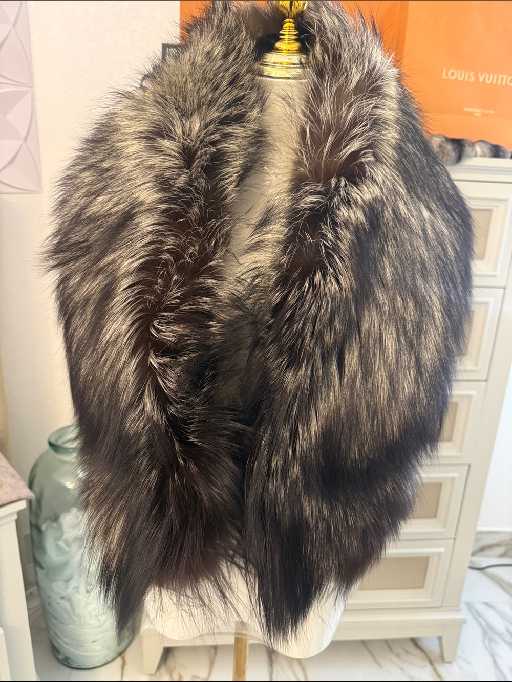 Saga furs Fox fur shawl thick pelts